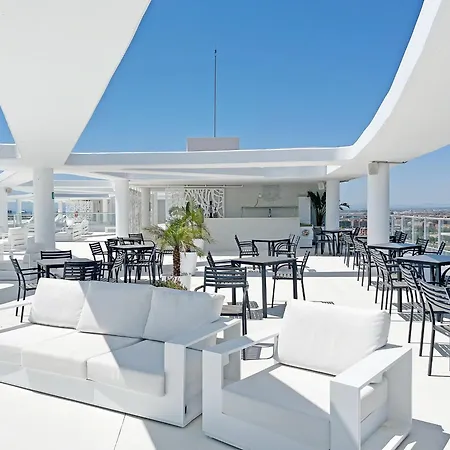 Global Properties, Moderno Con 2 Terrazas Y 3 Apartment